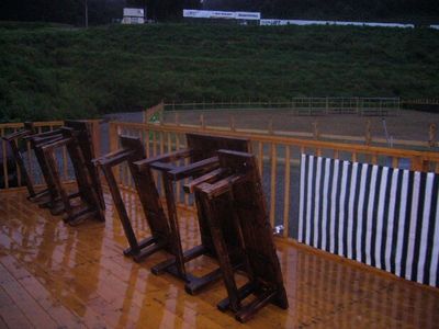 雨のウッドデッキ