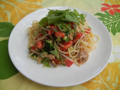 ツナと夏野菜の冷製梅しそパスタ