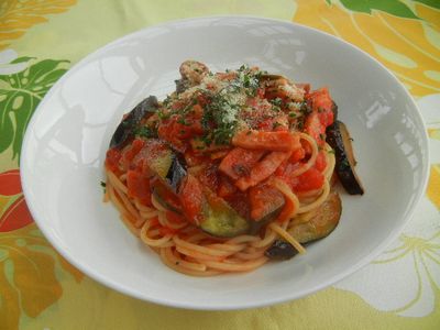 茄子とベーコンのトマトソースパスタ